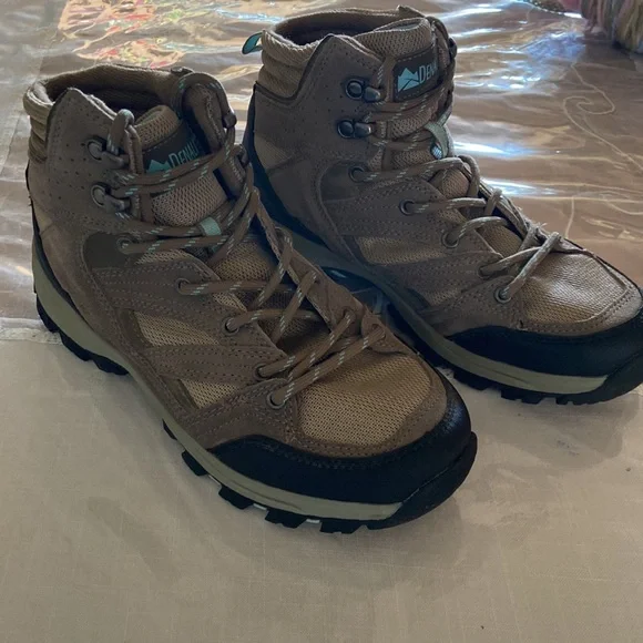 Denali Hiking Boots - Picture 2 of 6